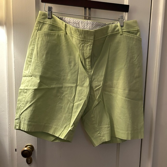 Talbots Lightweight Green Bermudas Casual Summer Shorts - Picture 1 of 7
